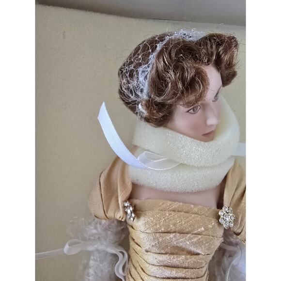 Tonner Doll Jane Seymour 1950 Jane 14 Inch Limited Edition St. Catherines Court - Picture 8 of 14